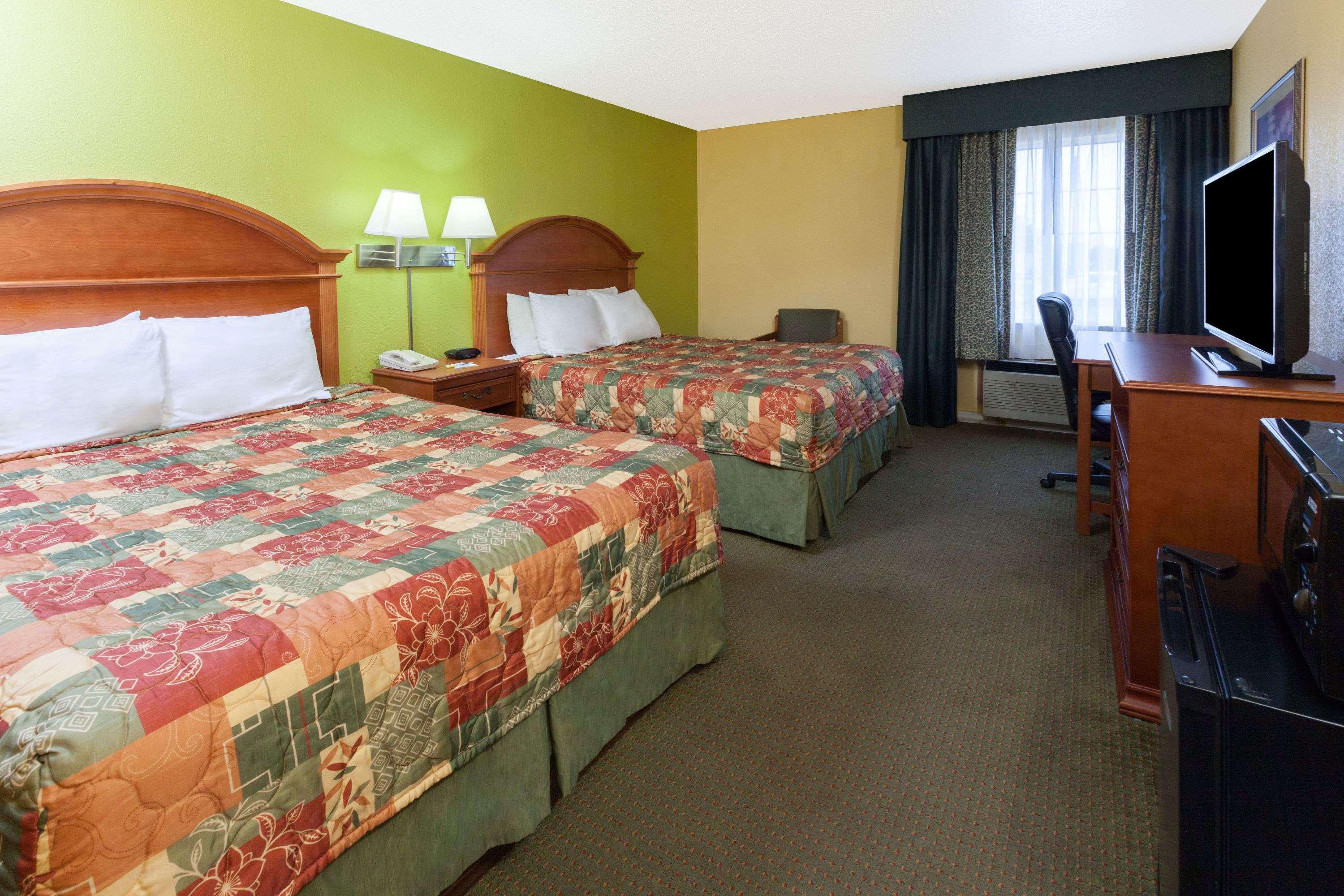 Days Inn By Wyndham Shawnee Εξωτερικό φωτογραφία