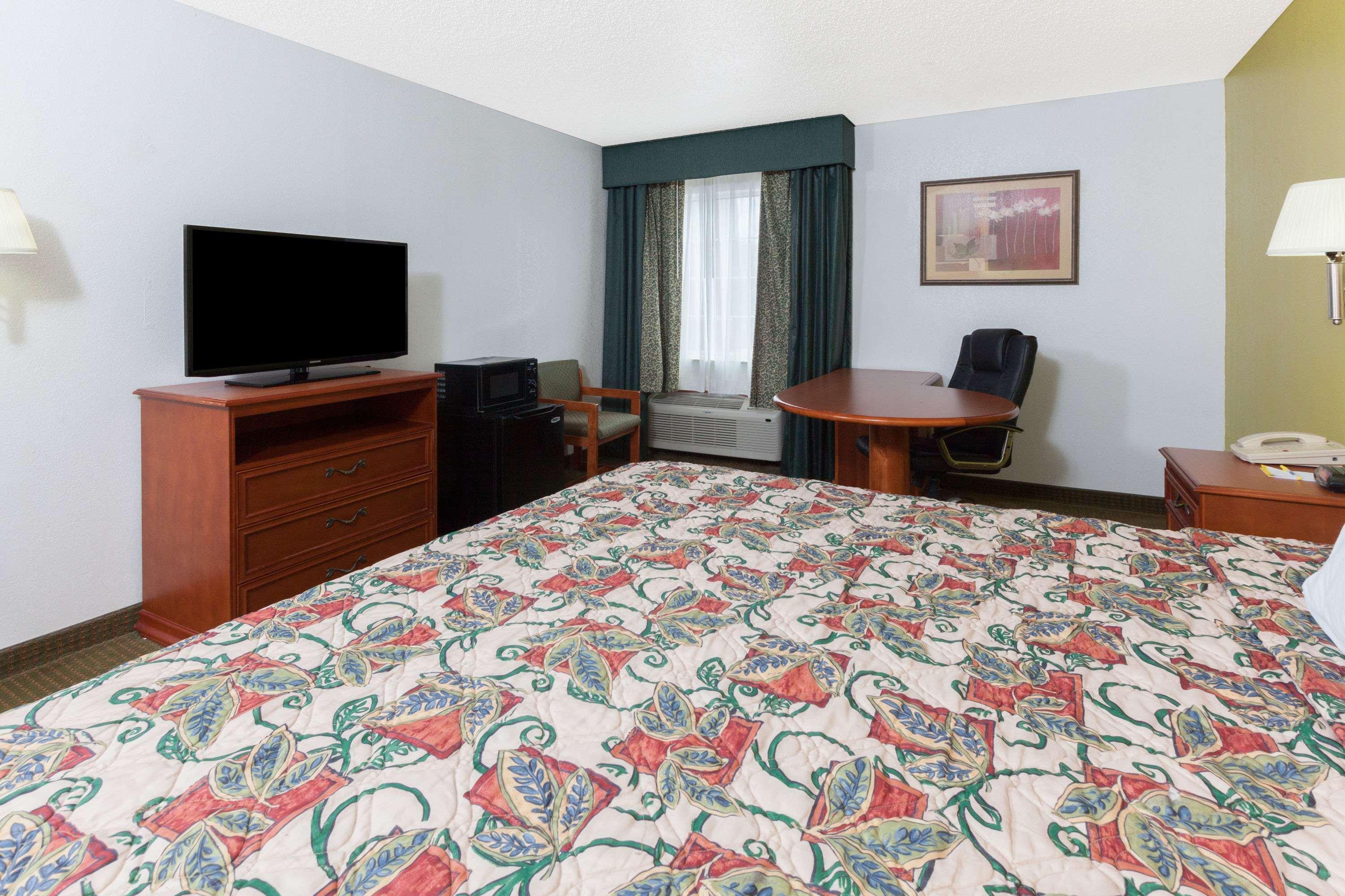 Days Inn By Wyndham Shawnee Εξωτερικό φωτογραφία