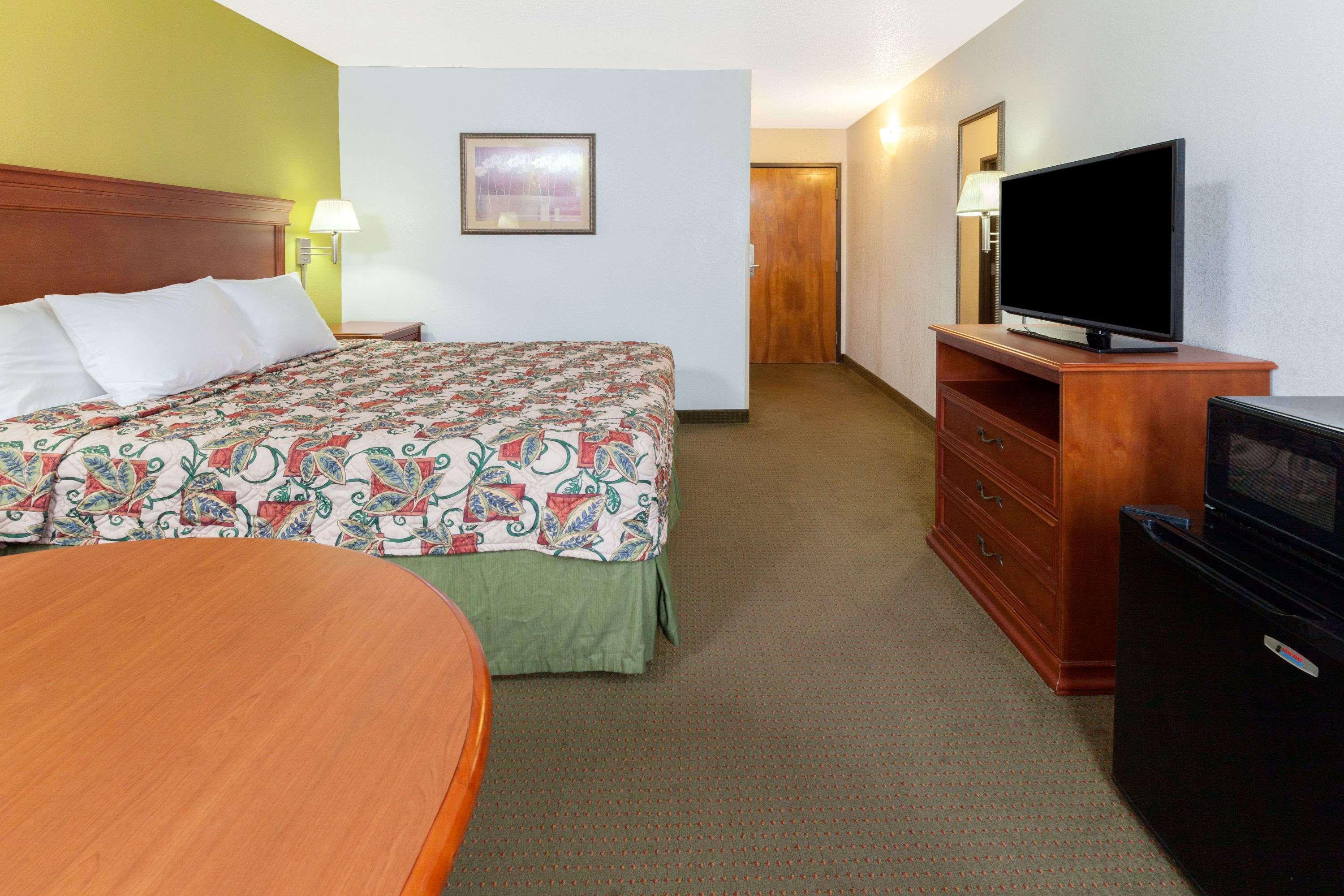 Days Inn By Wyndham Shawnee Εξωτερικό φωτογραφία