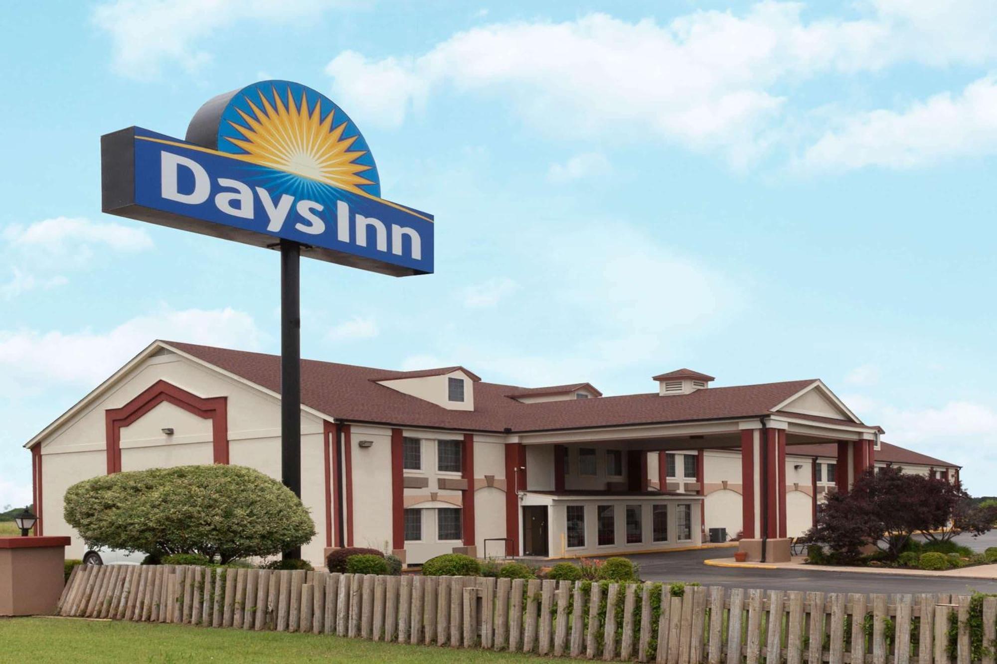 Days Inn By Wyndham Shawnee Εξωτερικό φωτογραφία
